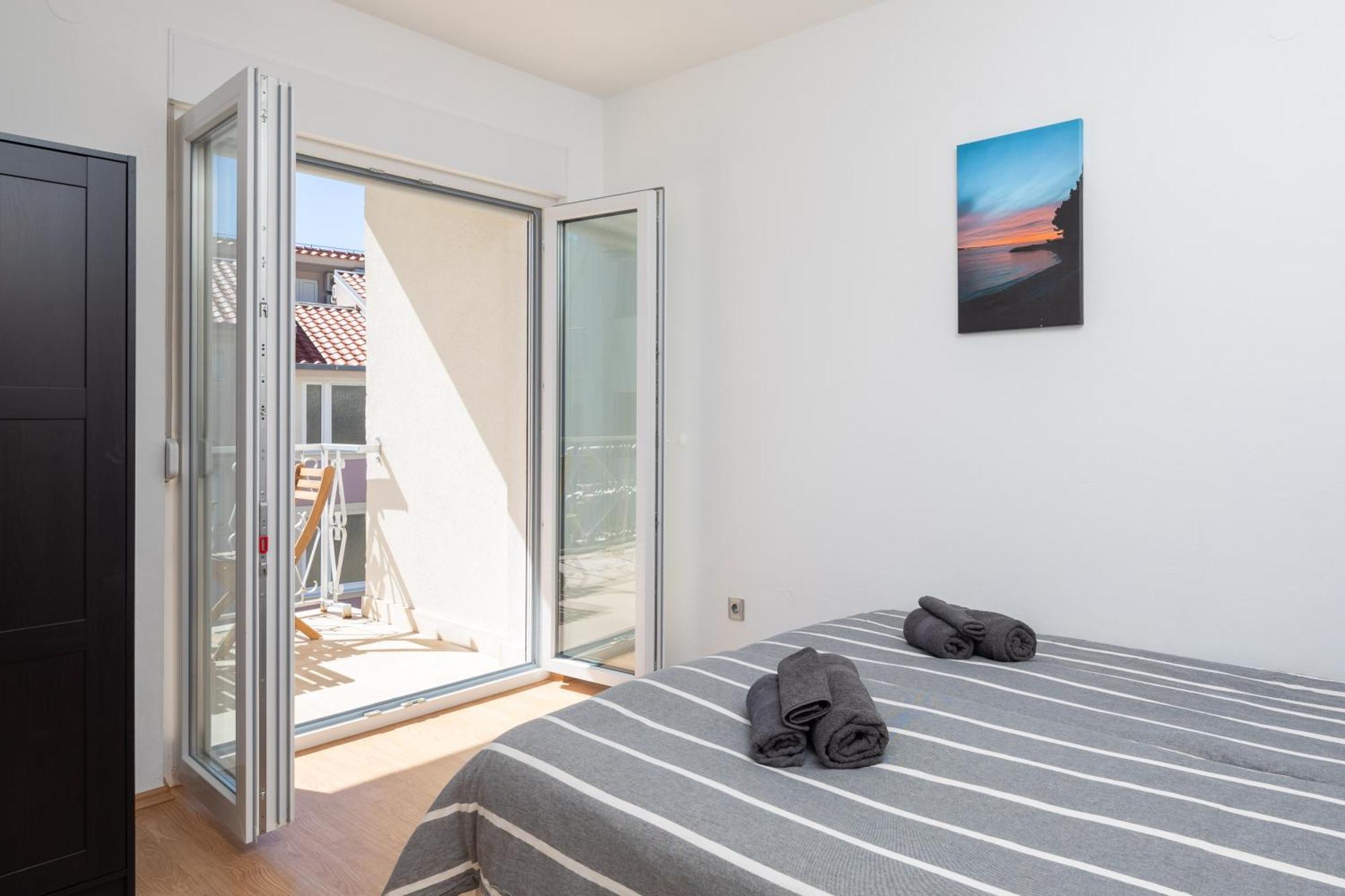 Sunshine Suites 오미스 외부 사진